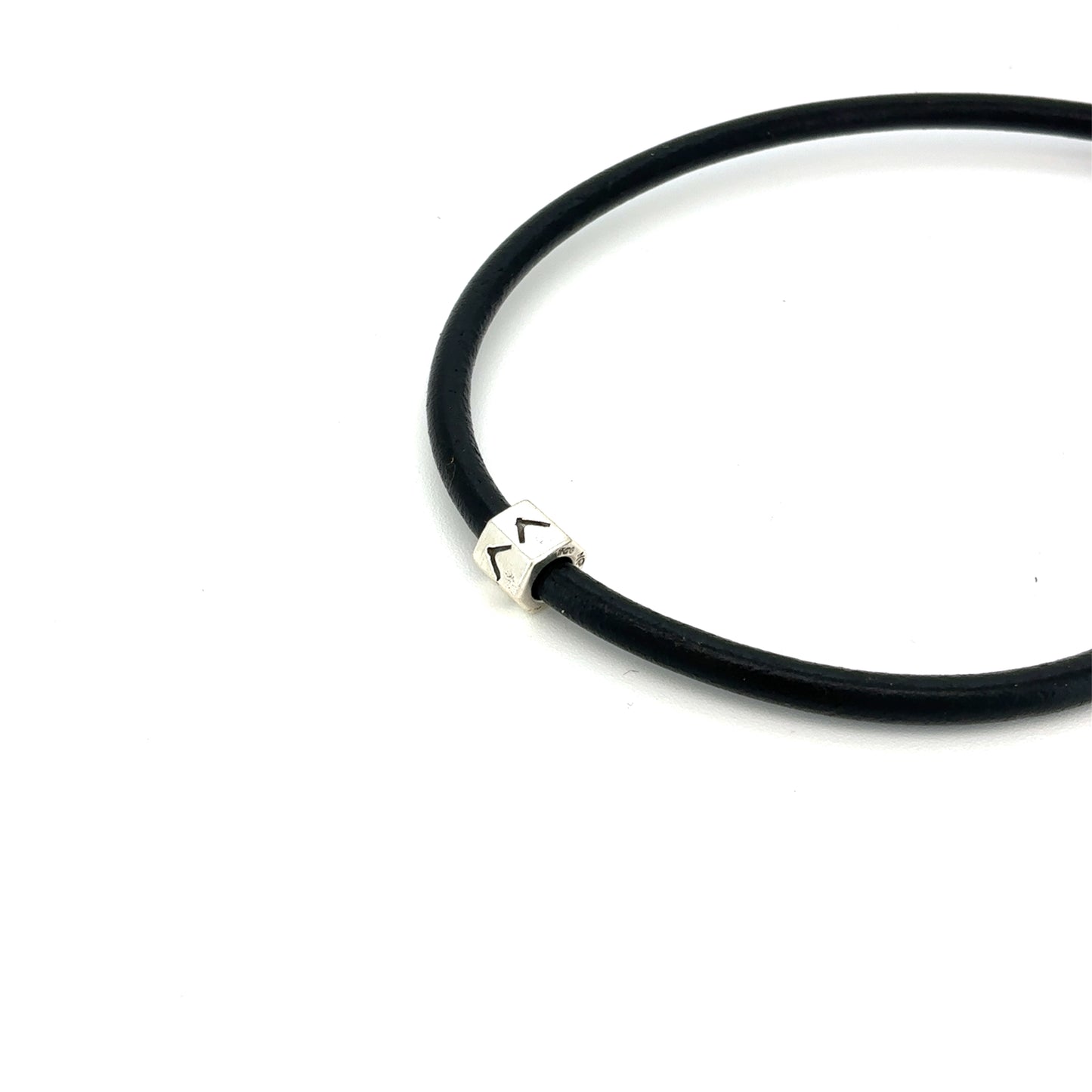 Charm med rune - til halskæde/armbånd