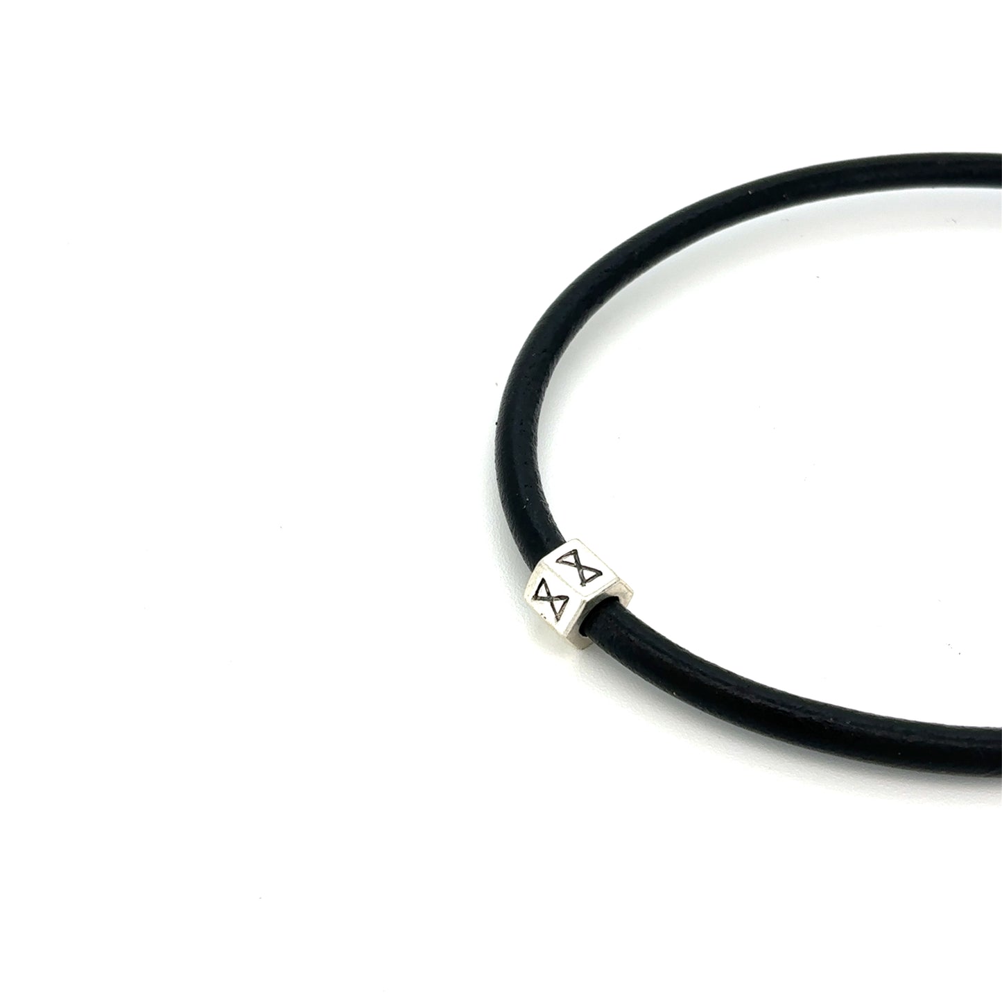 Charm med rune - til halskæde/armbånd