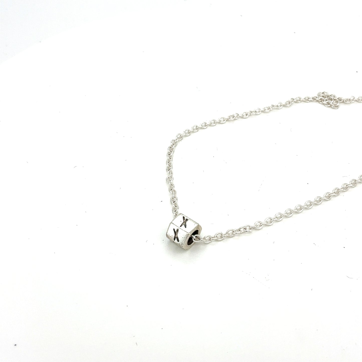 Charm med rune - til halskæde/armbånd