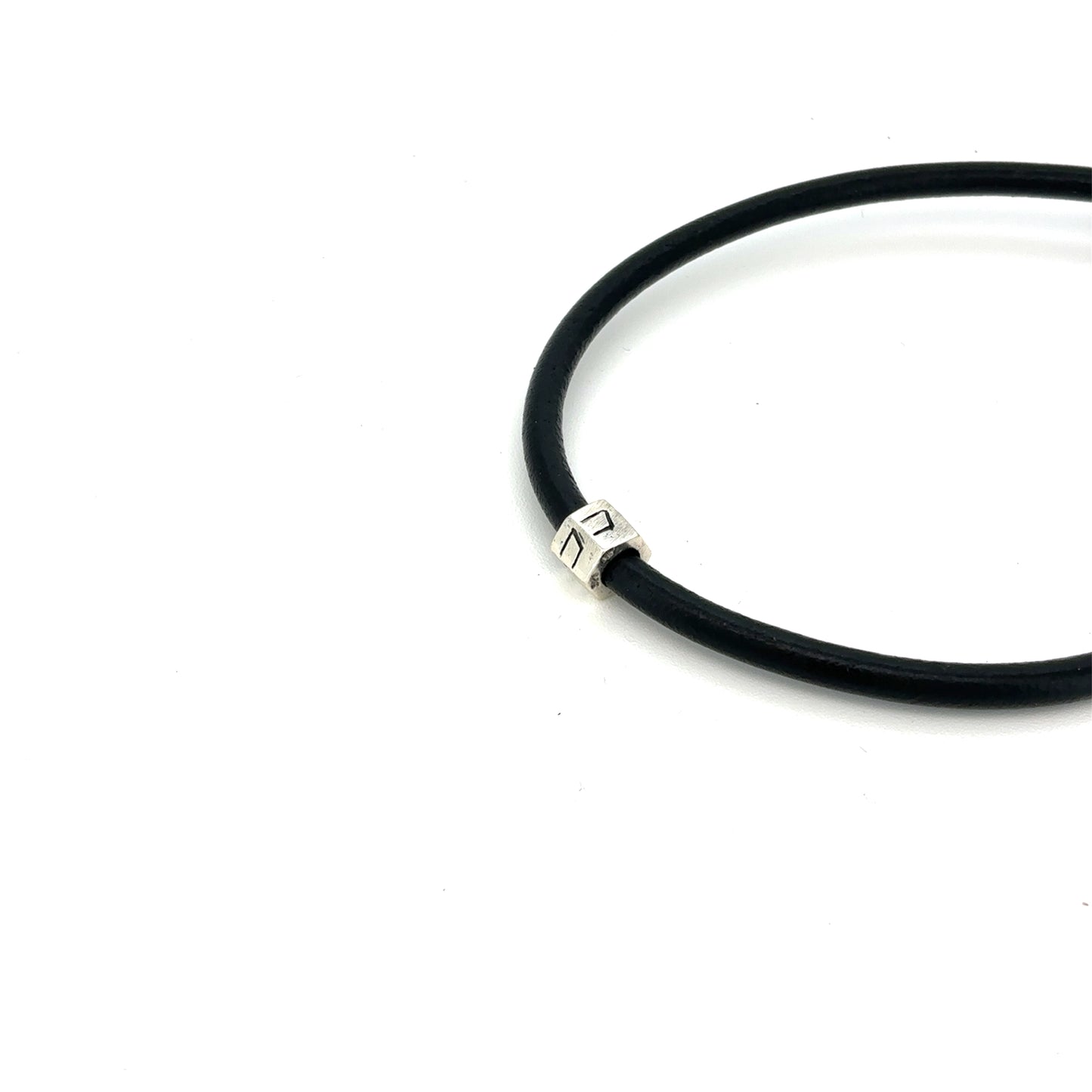 Charm med rune - til halskæde/armbånd