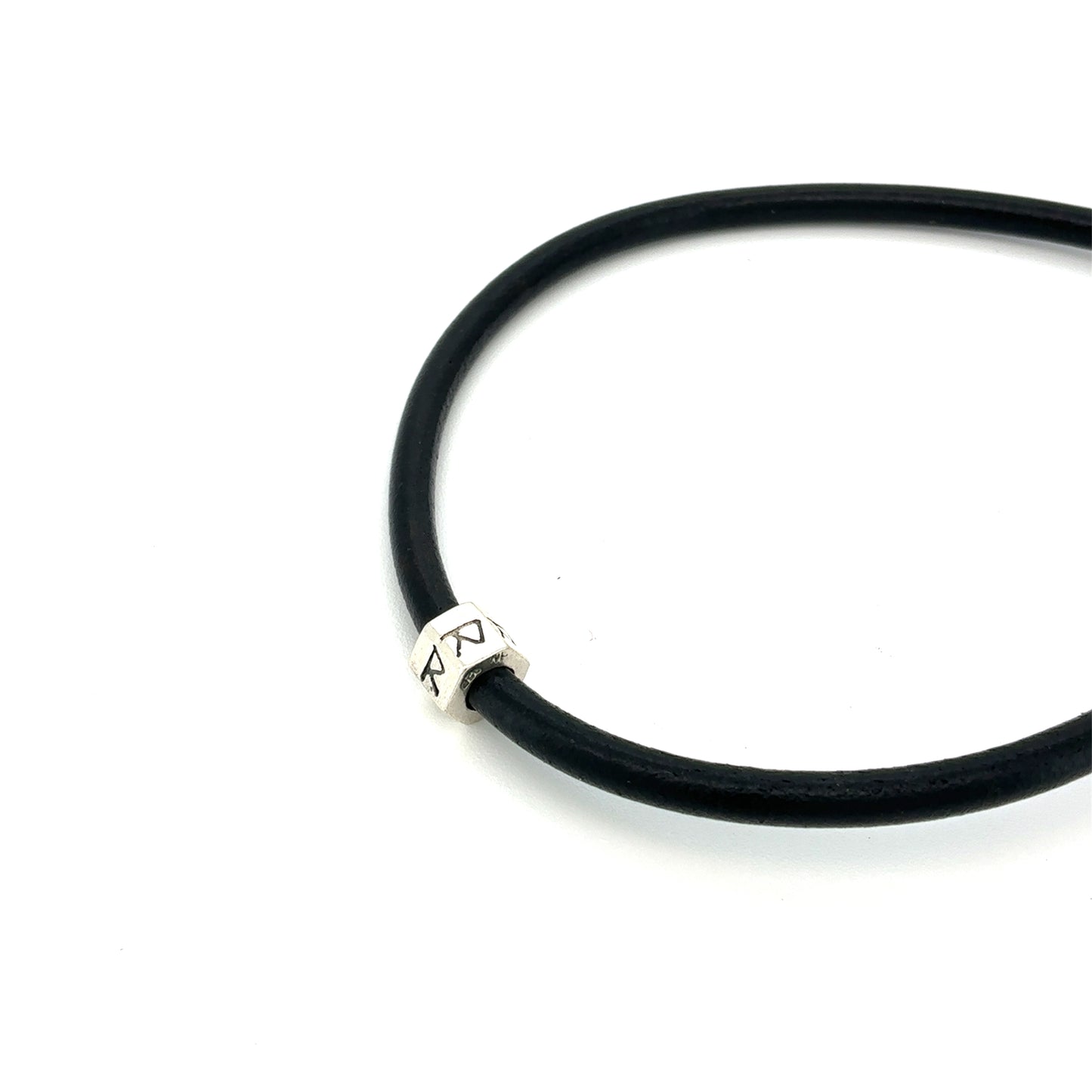 Charm med rune - til halskæde/armbånd