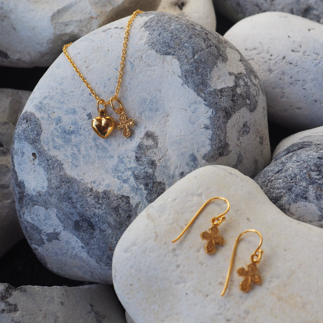 Dagmarkors mini øreringe - forgyldt sølv