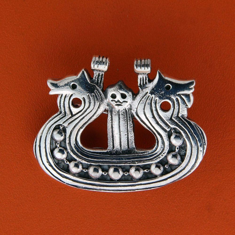Vikingeskib broche