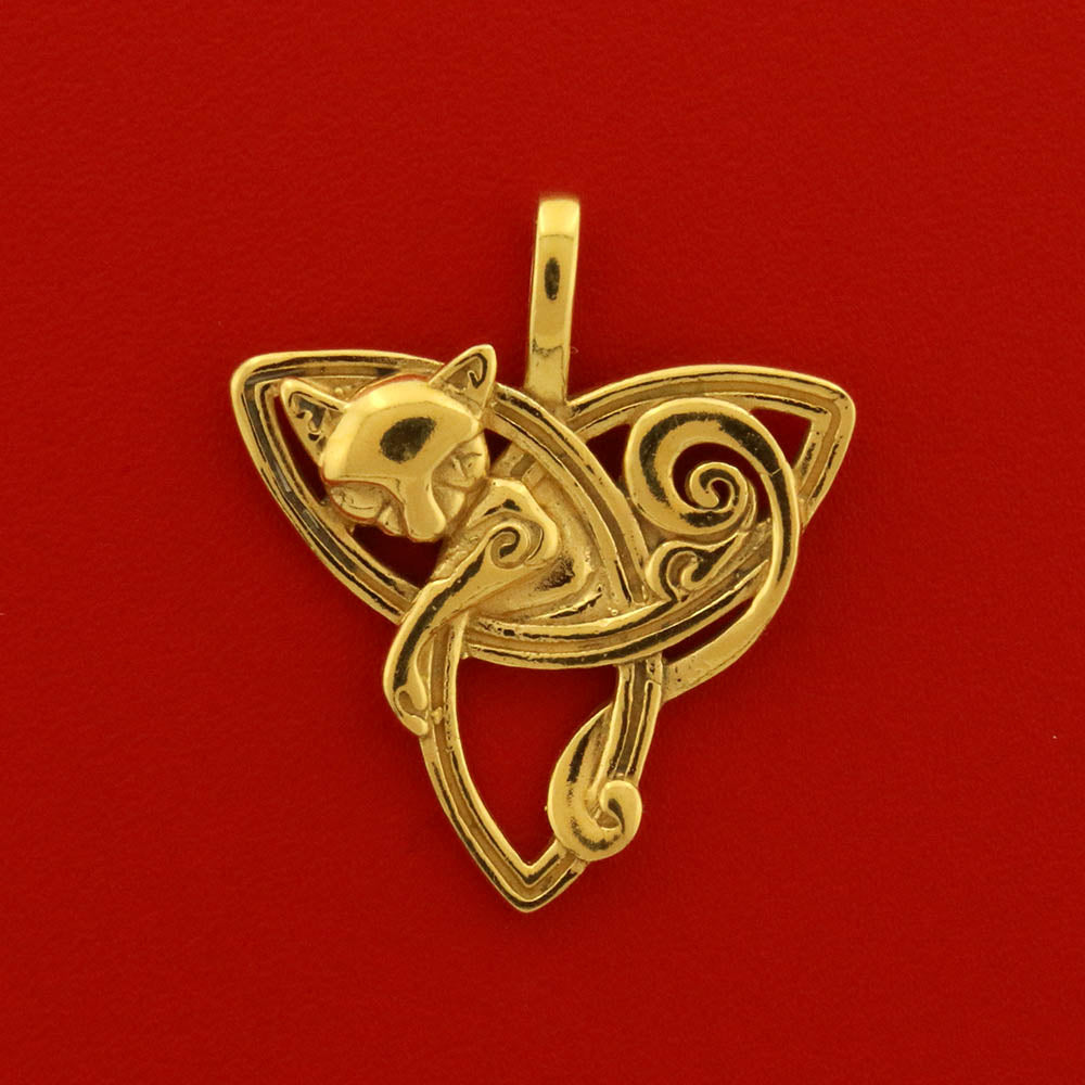 Frejas katte forgyldt i 18 karat.