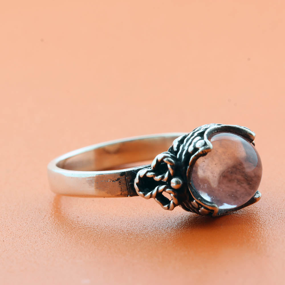 Gotlandsk ring med en sten el. krystal