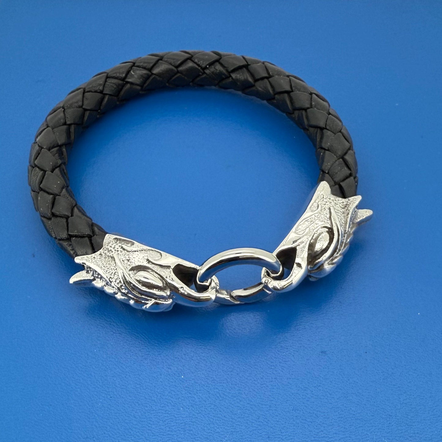 Ravnearmbånd – Ægte vikingekraft i sølv og læder