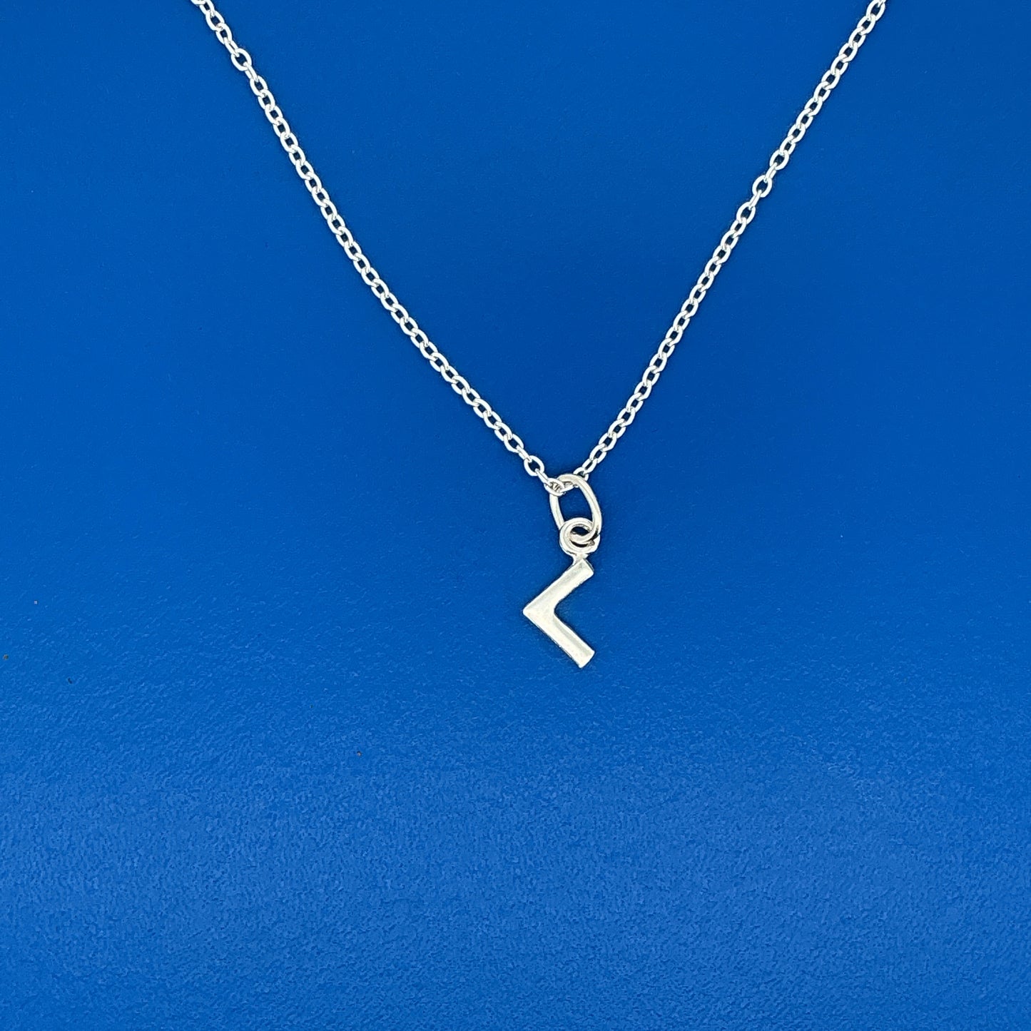 Halskæde med et runesmykke