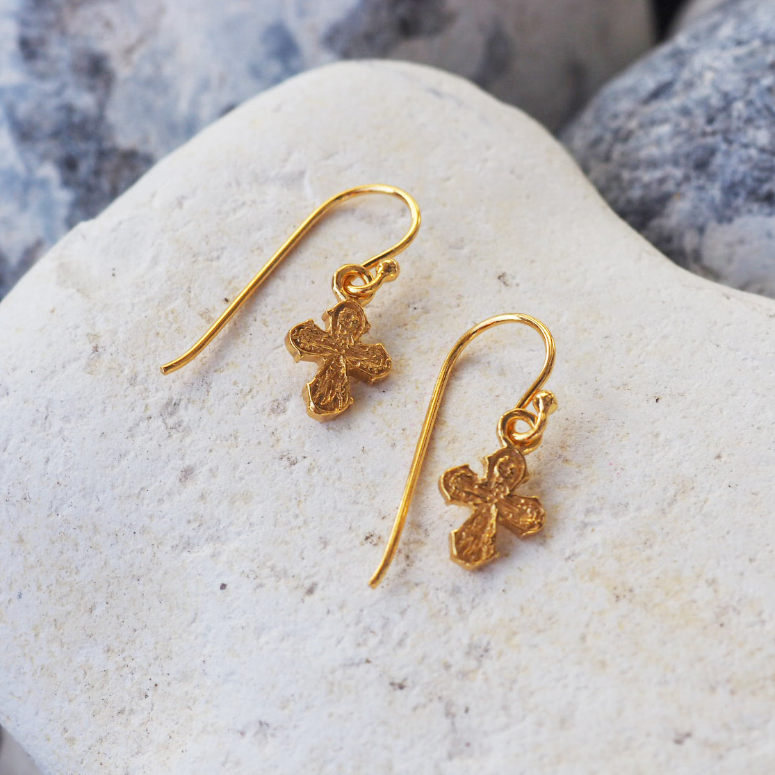 Dagmarkors mini øreringe - forgyldt sølv