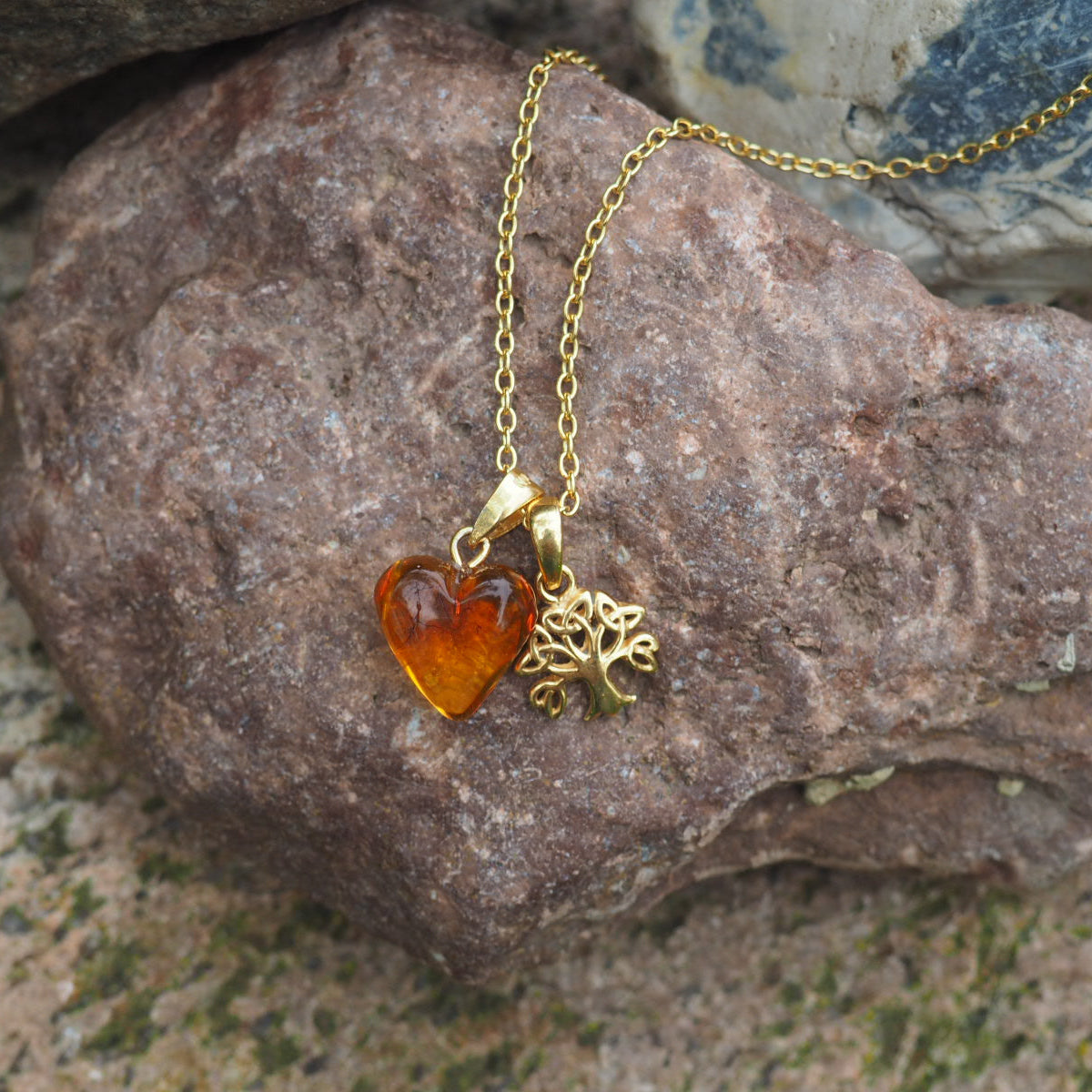 Lille Yggdrasil halskæde m/ravhjerte i forgyldt sølv