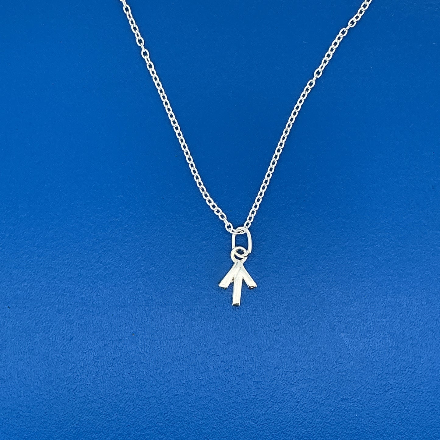 Halskæde med et runesmykke