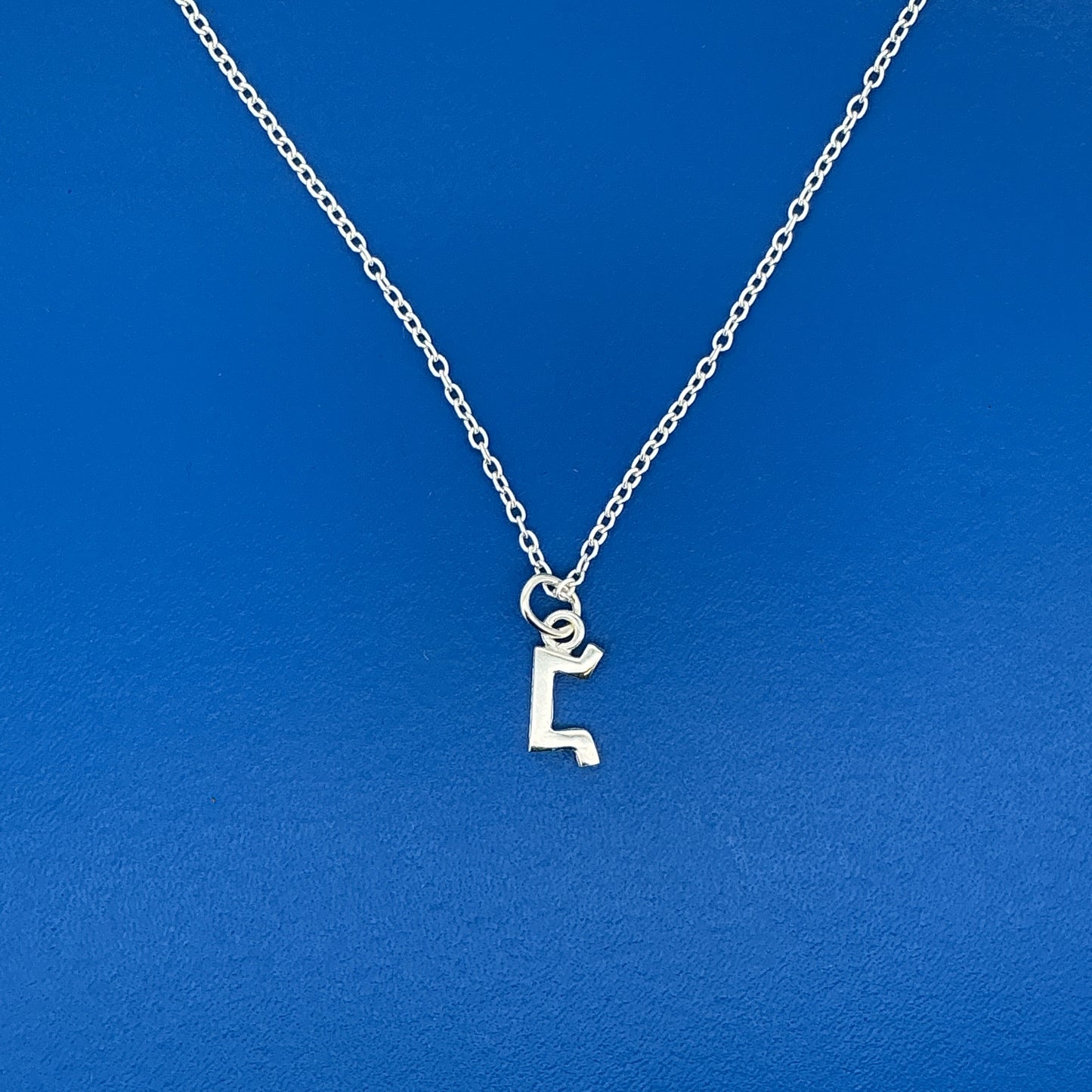 Halskæde med et runesmykke