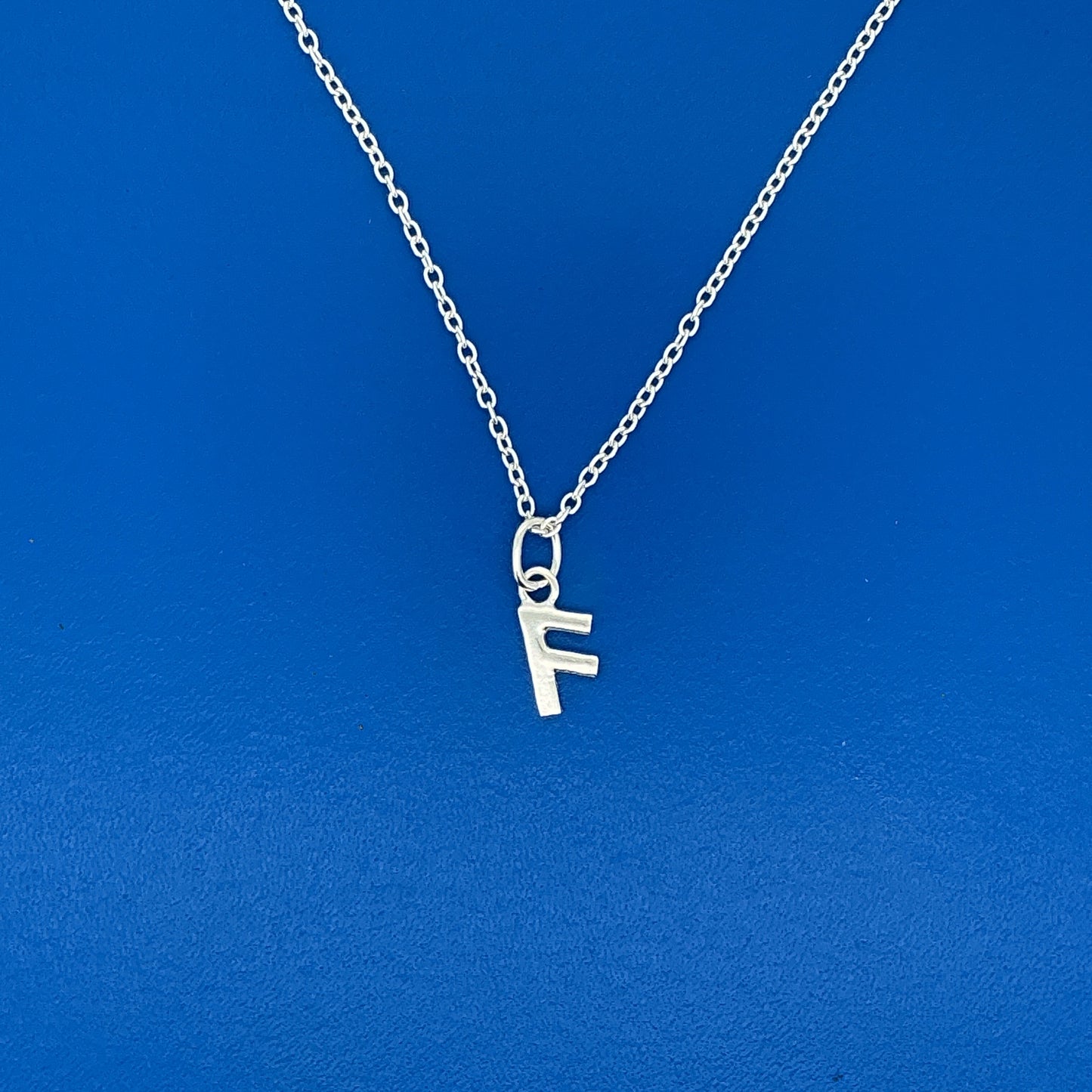 Halskæde med et runesmykke