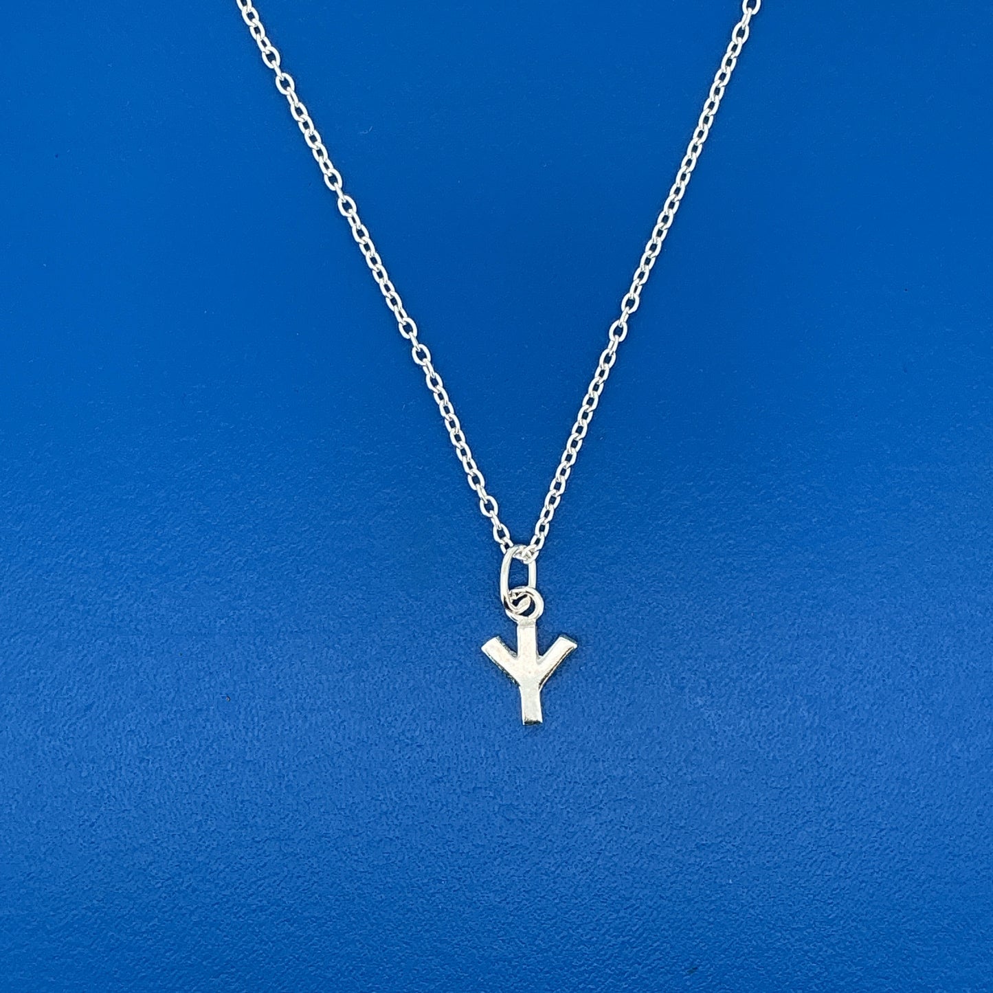 Halskæde med et runesmykke