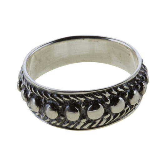 Ring med kugle-detalje