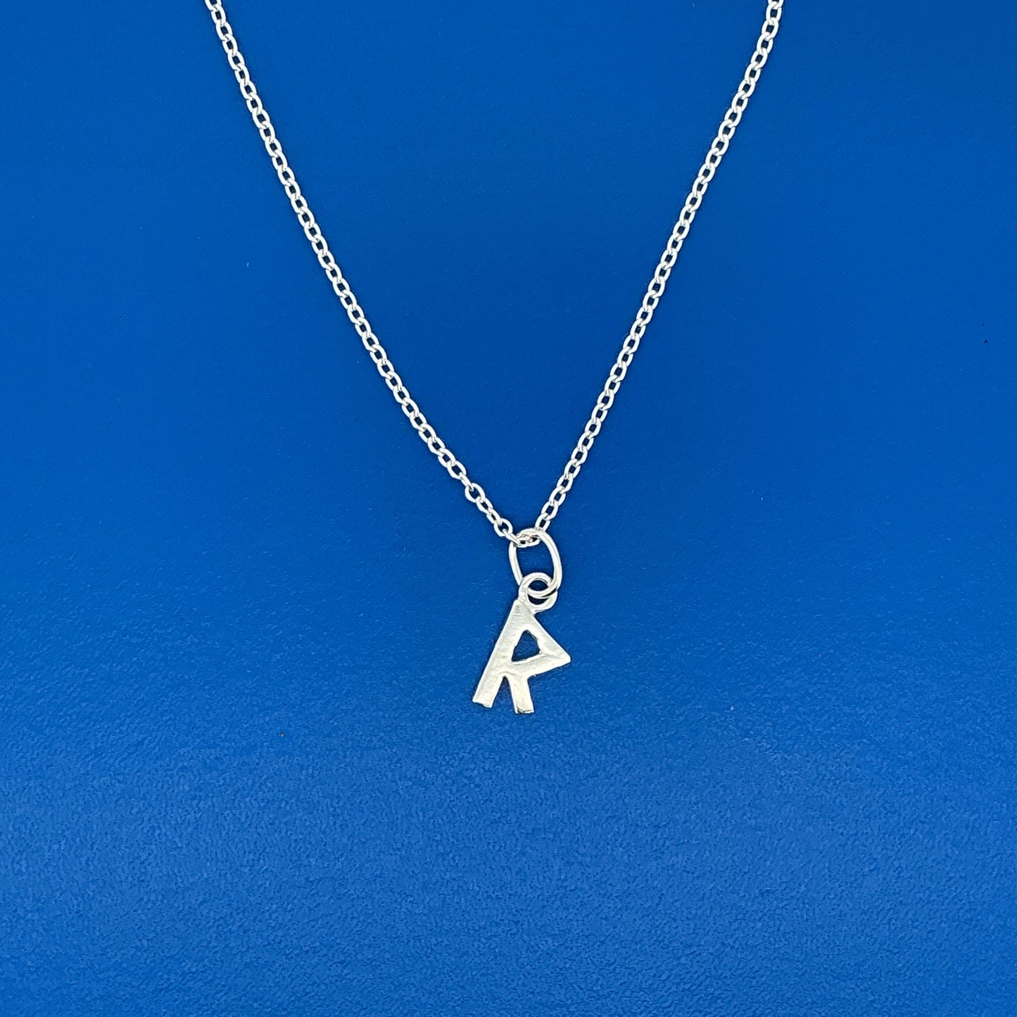 Halskæde med et runesmykke