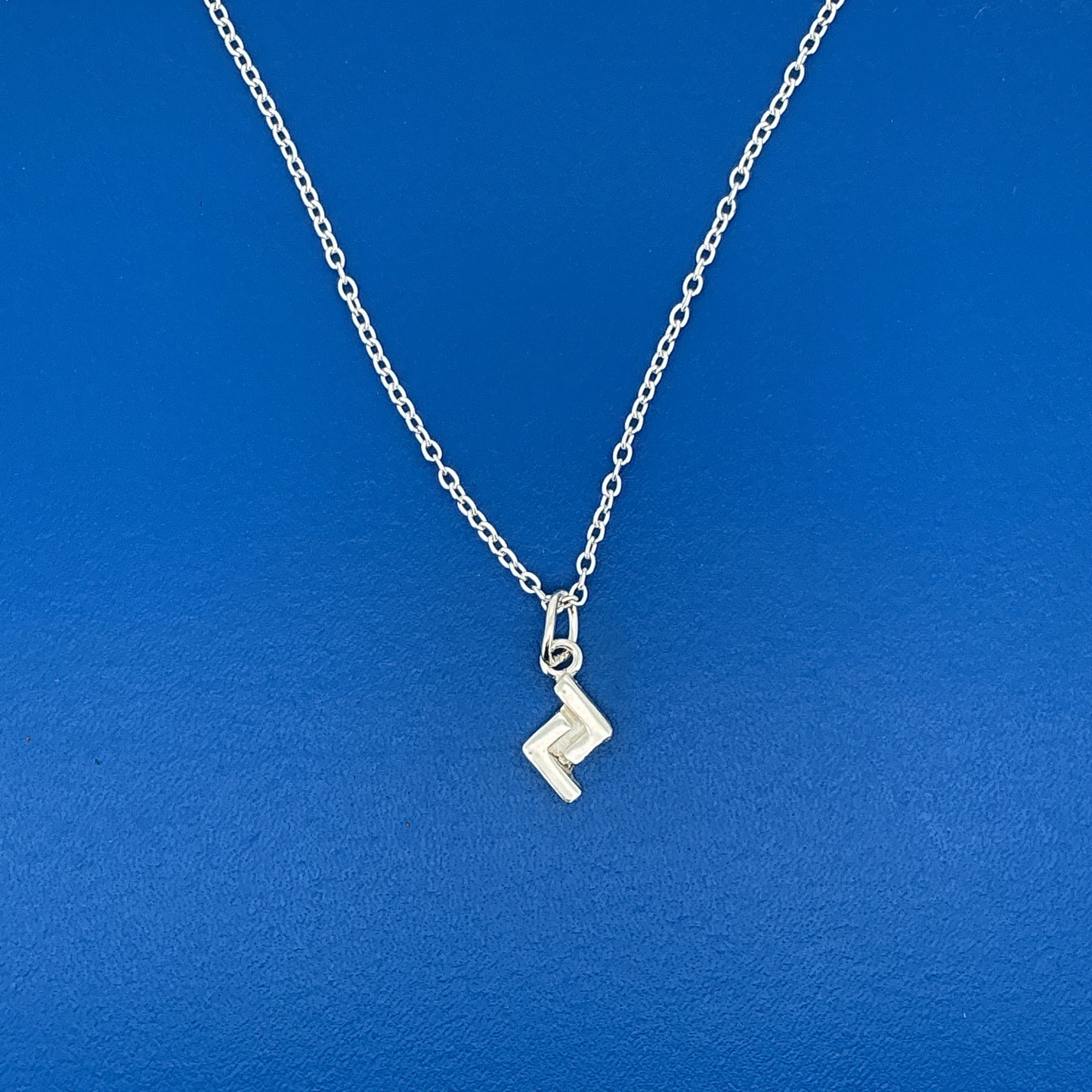 Halskæde med et runesmykke