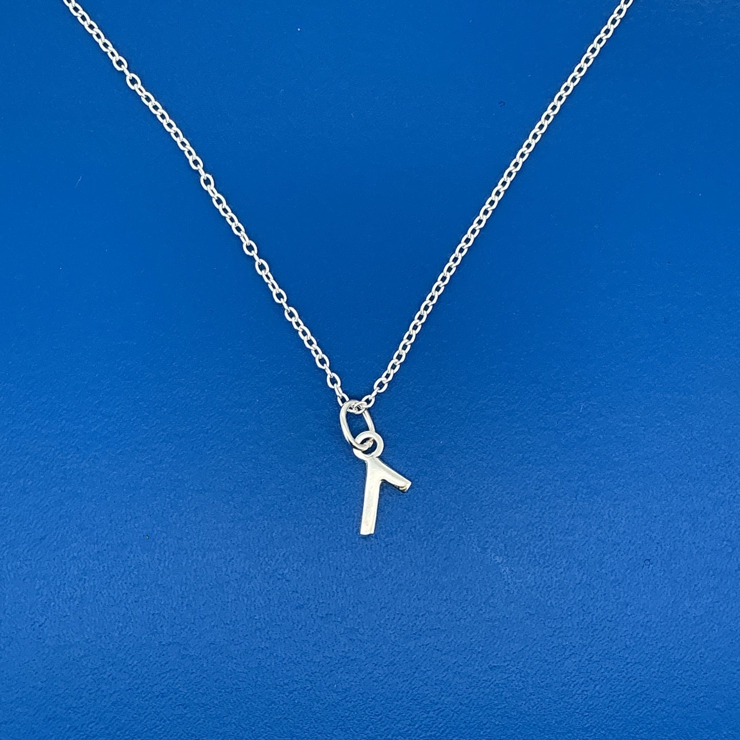 Halskæde med et runesmykke