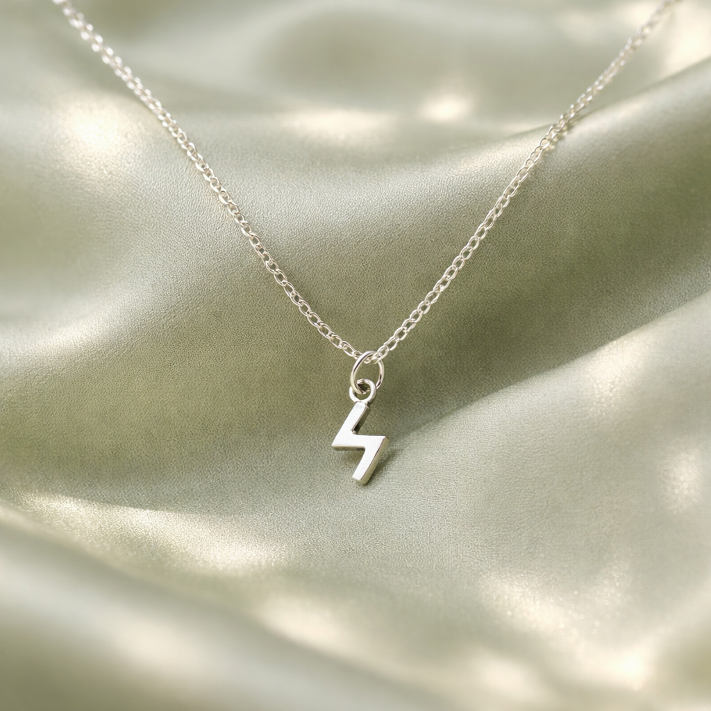 Runevedhæng i kæde - sølv