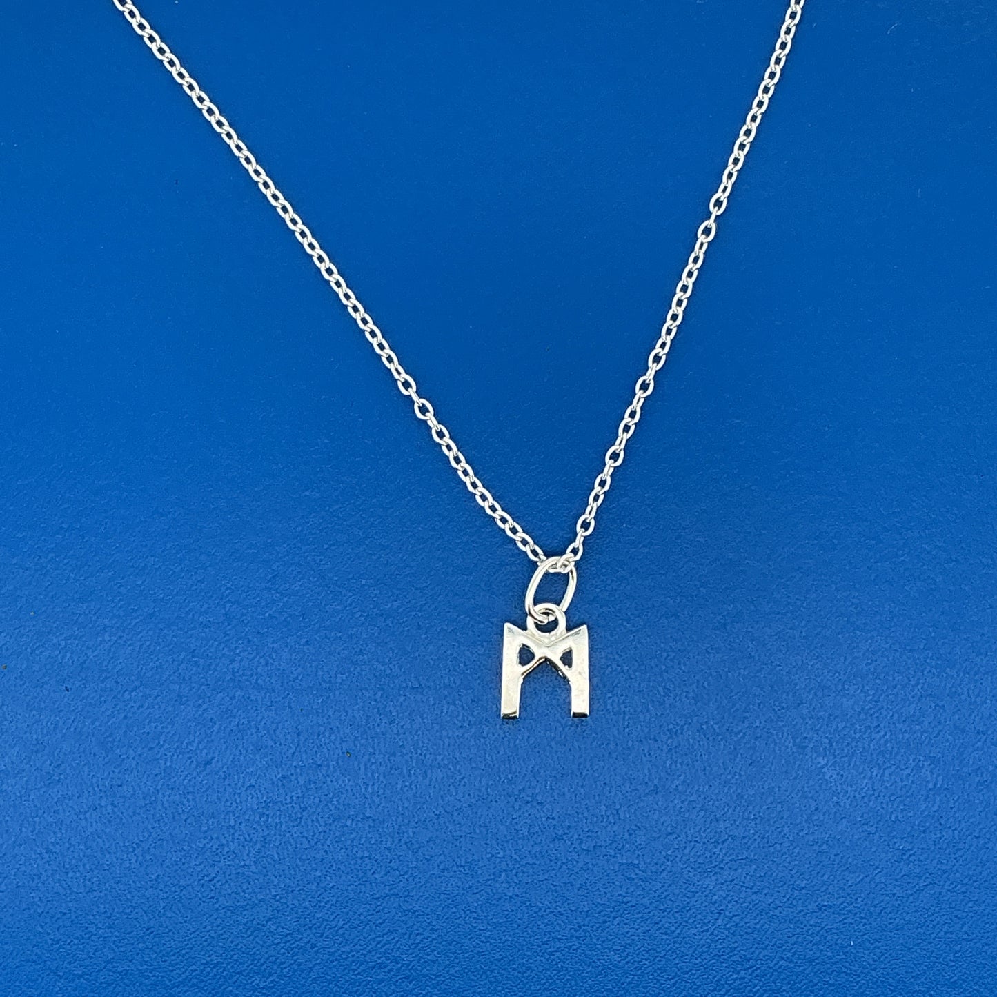 Halskæde med et runesmykke