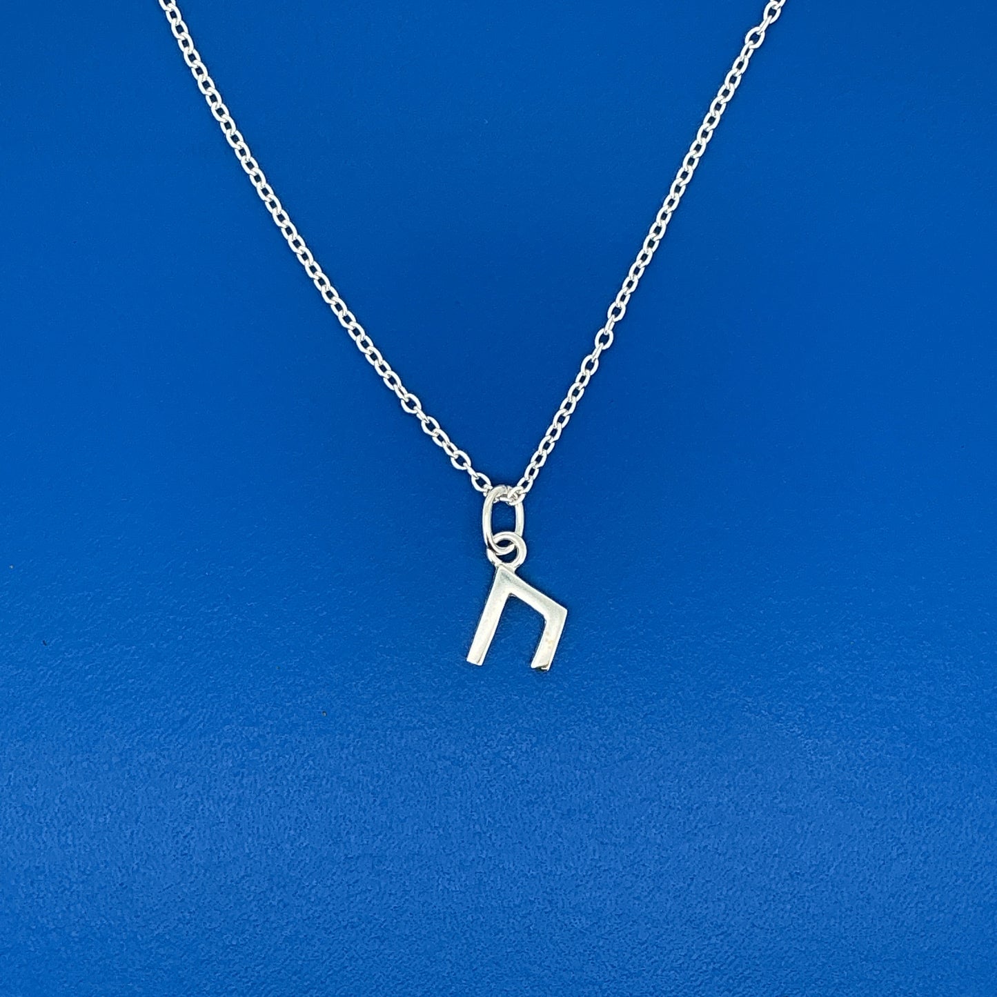 Halskæde med et runesmykke