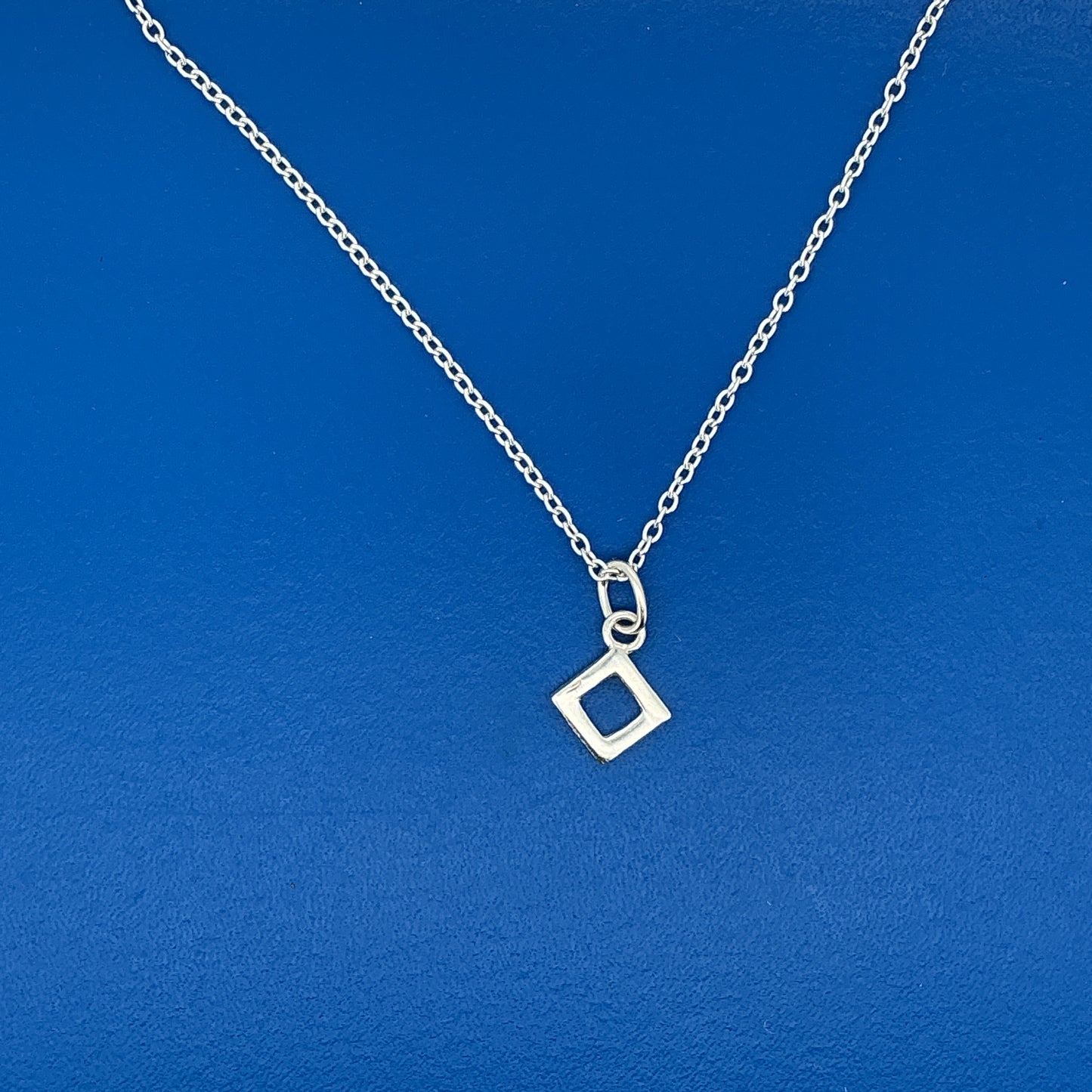 Halskæde med et runesmykke