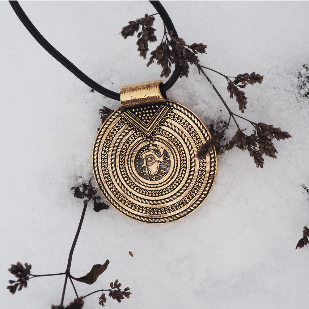 Vikingebrakteat amulet – historisk fund fra Ribe i bronze