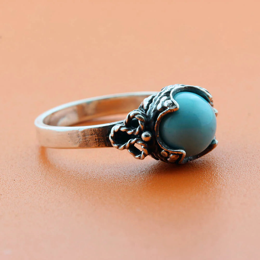 Gotlandsk ring med krystal eller smykkesten - sølv