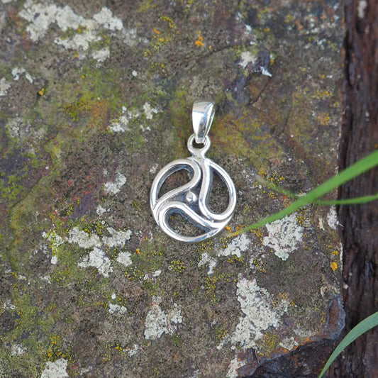 Triskele vedhæng - symbol for digterkunstens gud