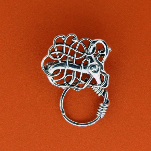 Broche med Fabeldyr i Urnes stil - sølv